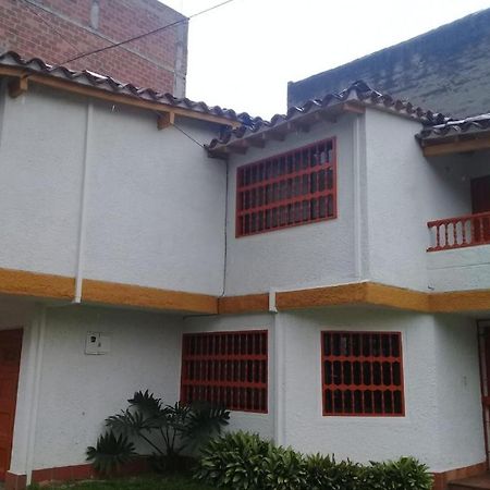 Casa Hotel Palmas Del Estadio 2 Medellín Eksteriør billede